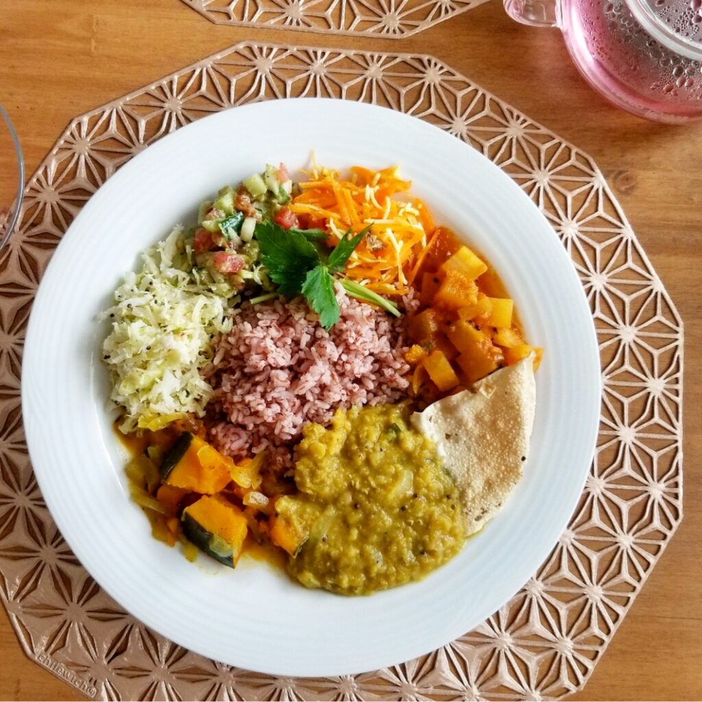 読みもののテーマに合わせた体質を整えるスパイス料理の紹介