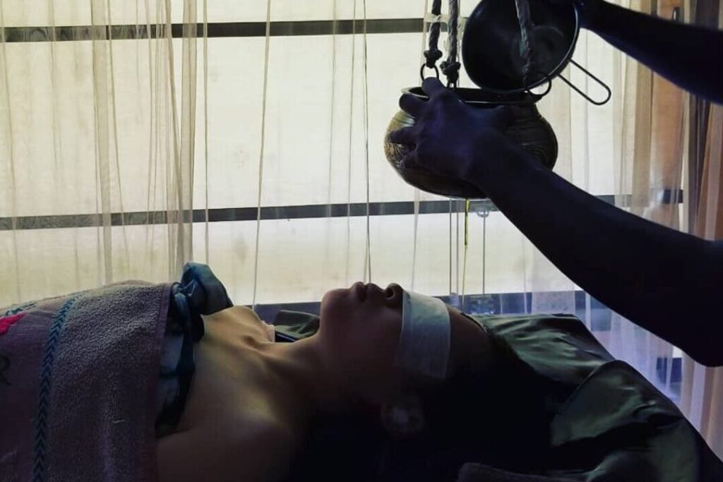 脳の休息と深いリラックスをもたらす「脳のトリートメント」シロダーラ