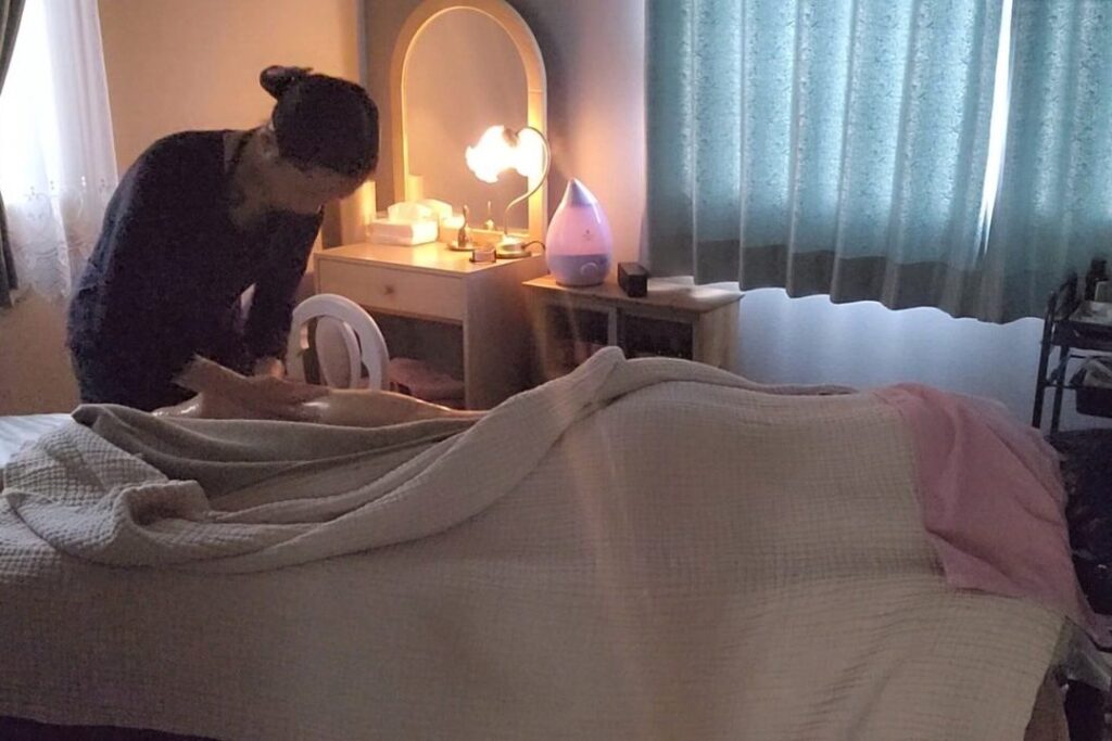 名古屋市天白区のサロンで行うオイルマッサージ「アビヤンガ」