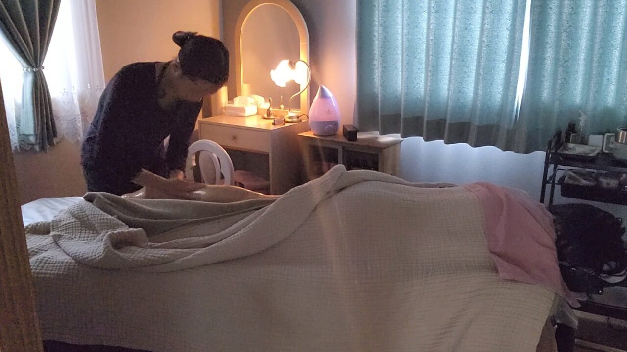 厳選されたオイルで行う本格的なアーユルヴェーダの全身トリートメント