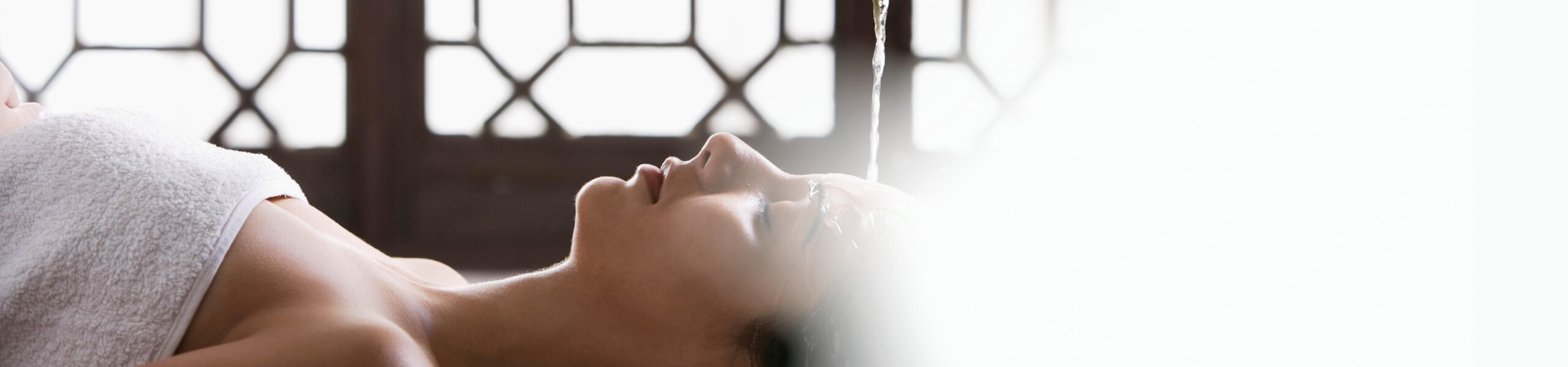 名古屋市天白区のサロンで行うオールハンドの本格アーユルヴェーダ施術