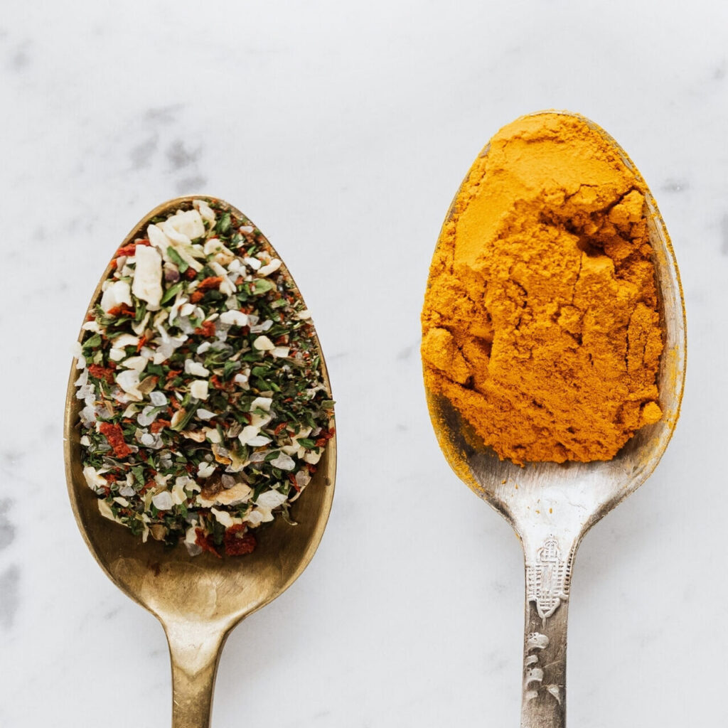 料理の味と効能を引き立てるアーユルヴェーダの厳選スパイス